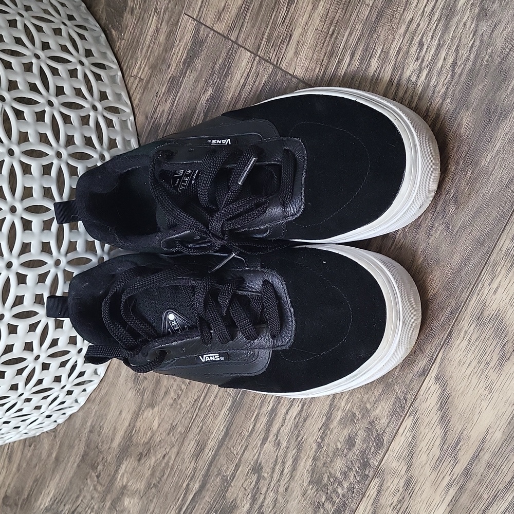 Vans - Picture 2 of 4
